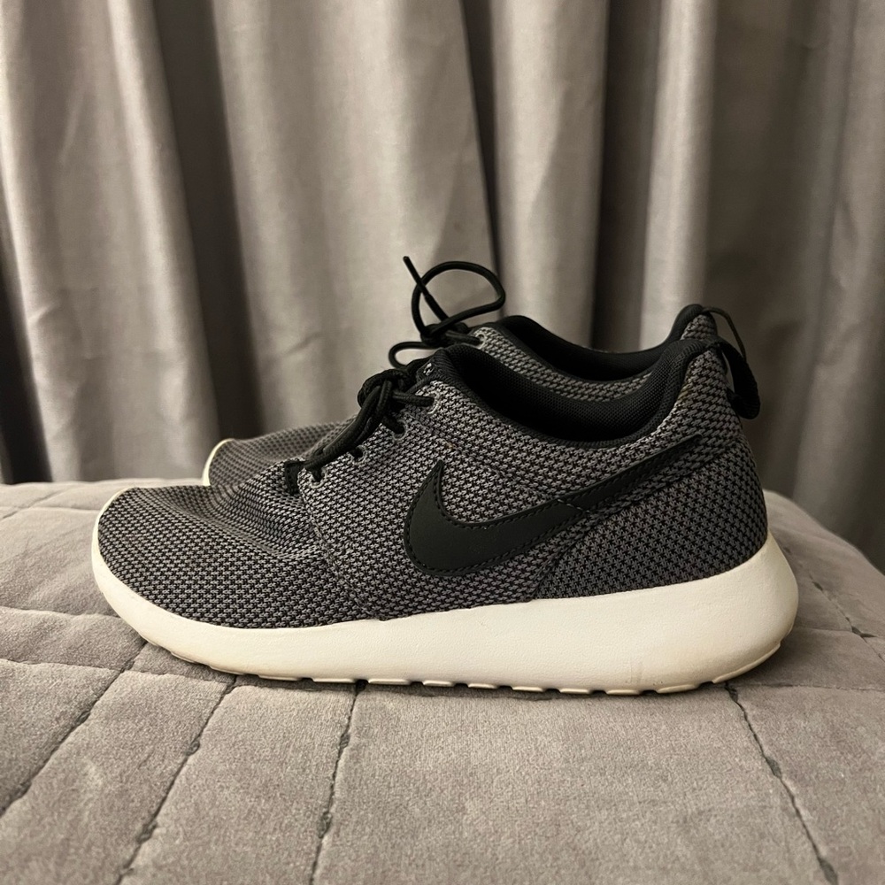 Womens nike roshe one sneakers